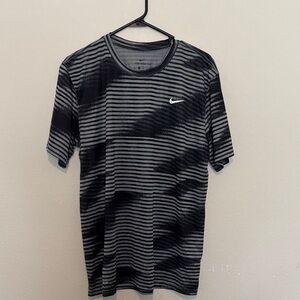 Nike Men's Black and Gray Patterned Tee dry fit men’s L #102